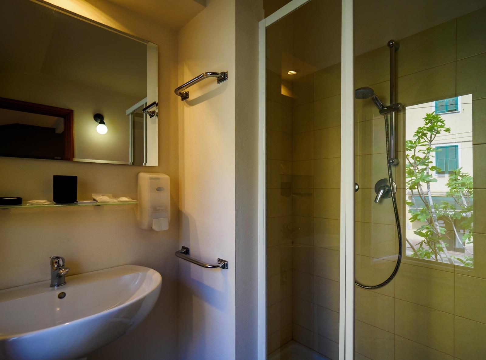 bagno della camera della locanda Da Caran a La Spezia