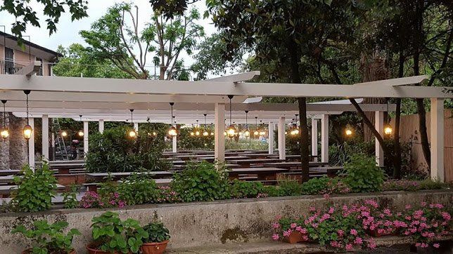 giardino tavoli Antica Osteria da Caran La Spezia