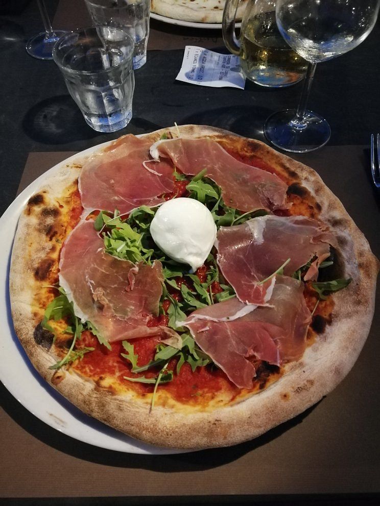 pizza con burrata Antica Osteria da Caran La Spezia