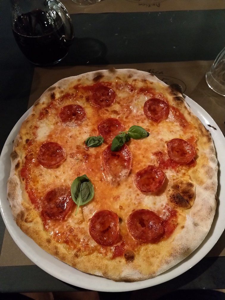 Pizza con impasto integrale