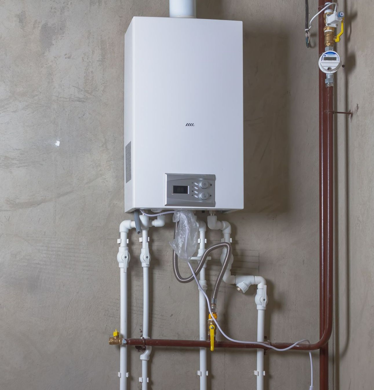 A swimming pool pump is sitting inside of a shed.