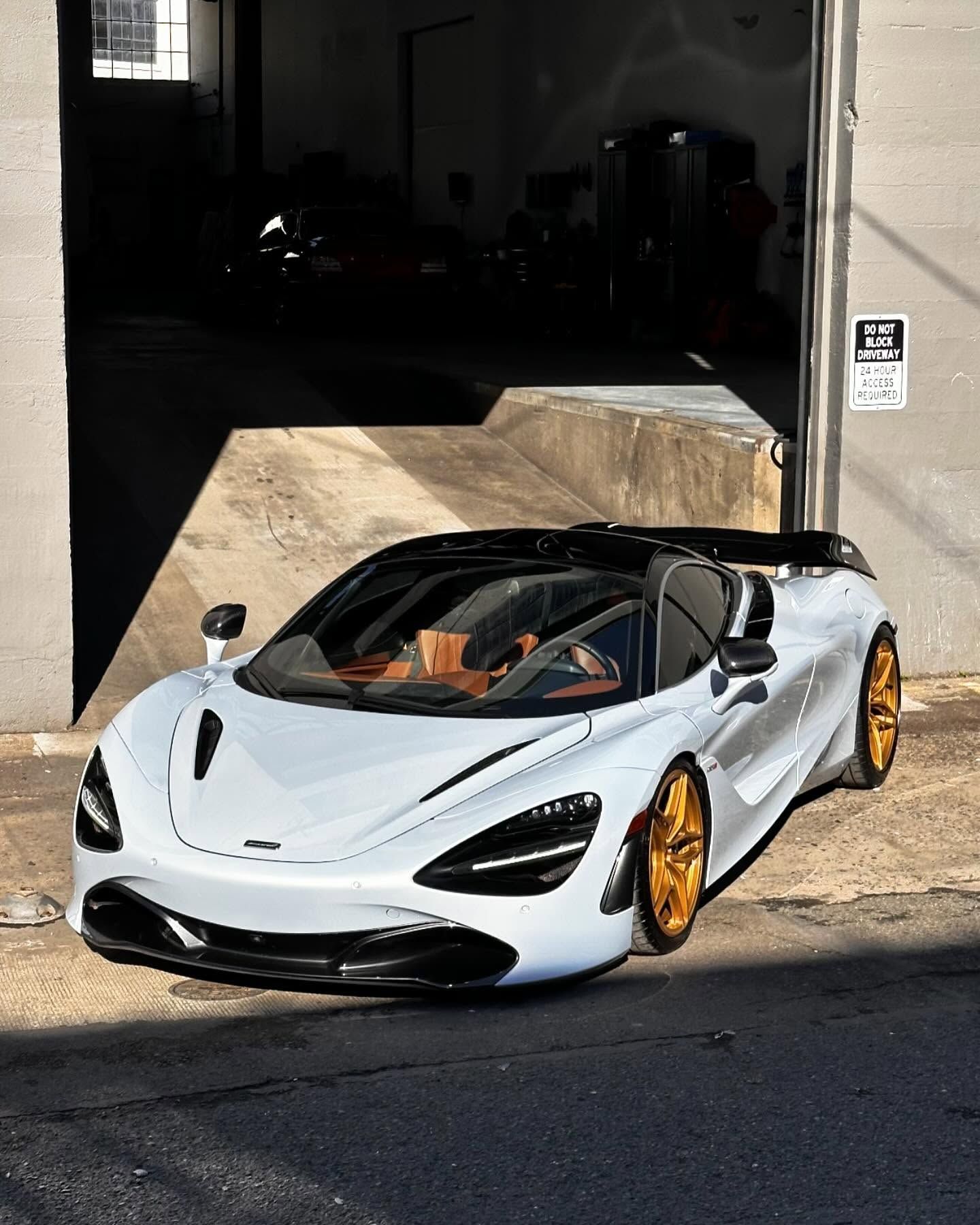 Gallery Image 5 | 714 Technik