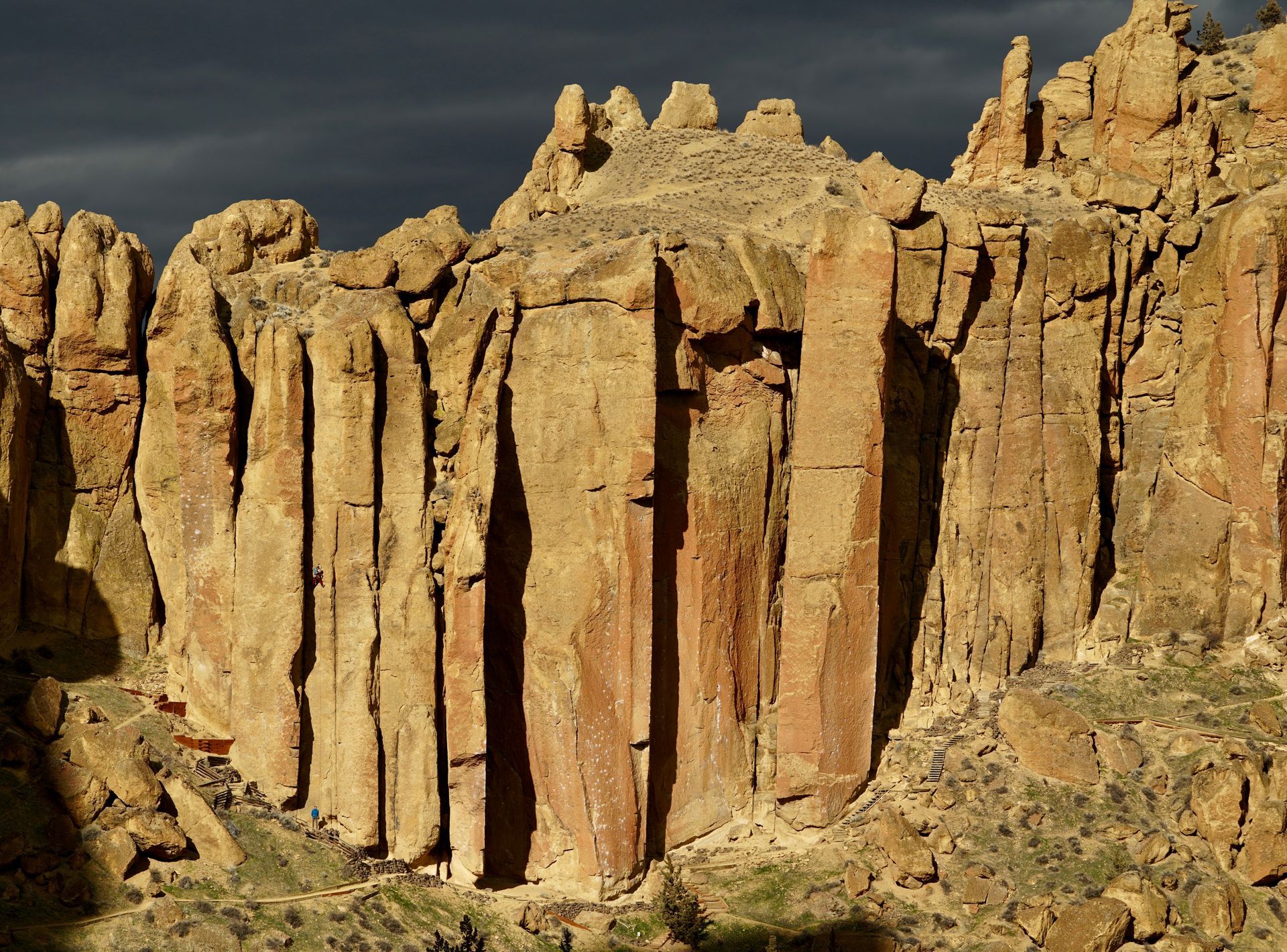 Alan Watts at Smith Rock State Park, Watts Rocks, Smith Rock, adventure, Alan Watts, Smith Rock State Park, beauty, rock formations, scenic trails, exploration, one-on-one sessions, public speaking engagements, hiking tours, group adventures, thrill of adventure