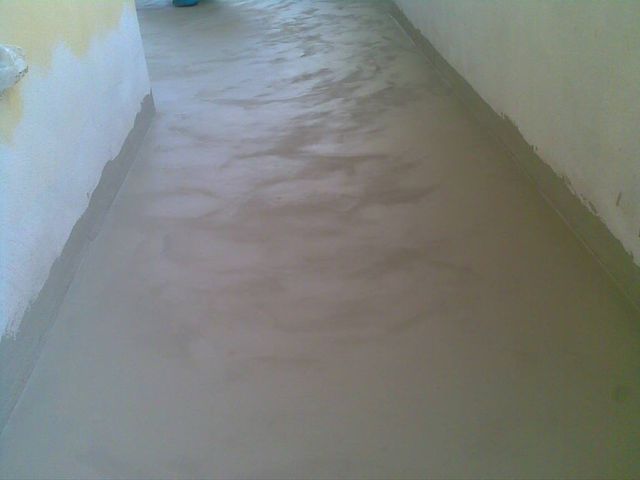 Superficie in resina e microcemento