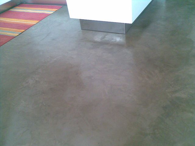 Superficie in resina e microcemento