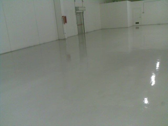 Superficie in resina e microcemento