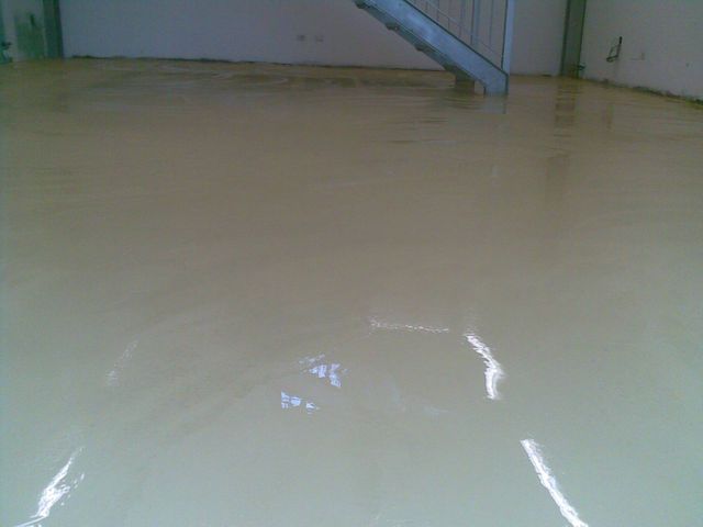 Superficie in resina e microcemento