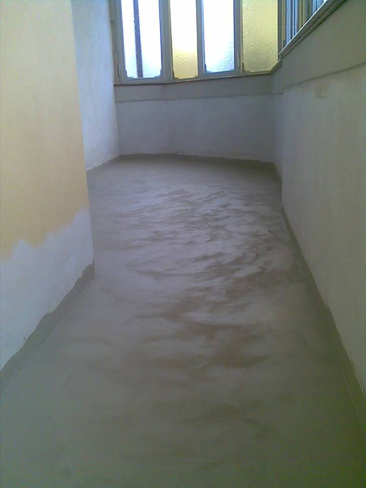 Superficie in resina e microcemento