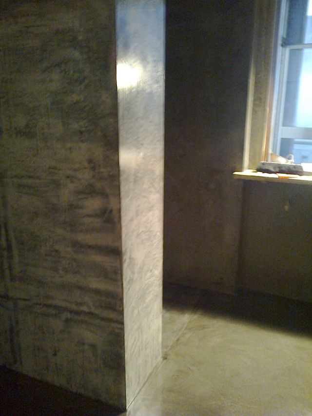 Superficie in resina e microcemento