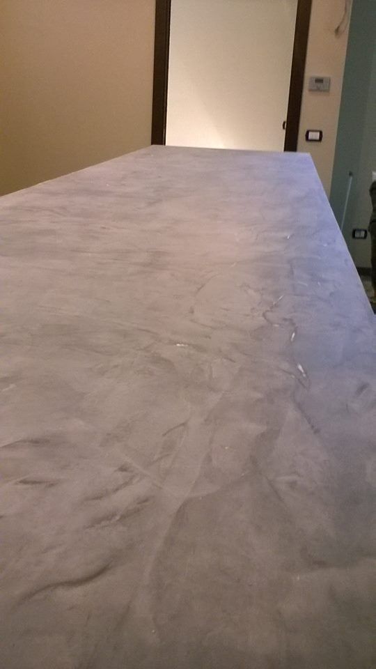 Superficie in resina e microcemento