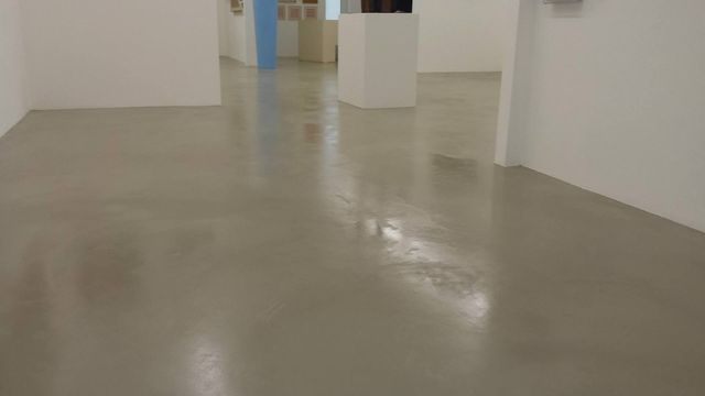 Superficie in resina e microcemento