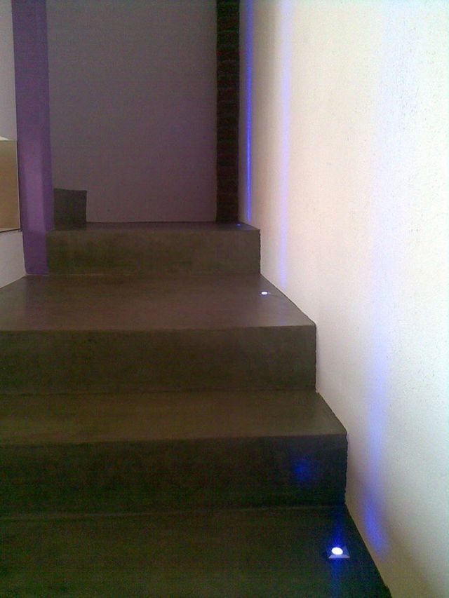 Superficie in resina e microcemento