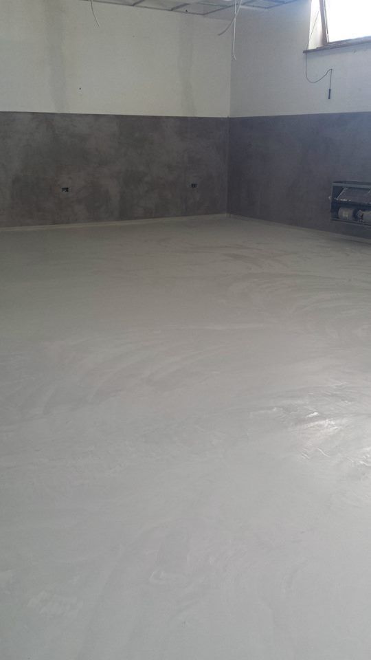 Superficie in resina e microcemento