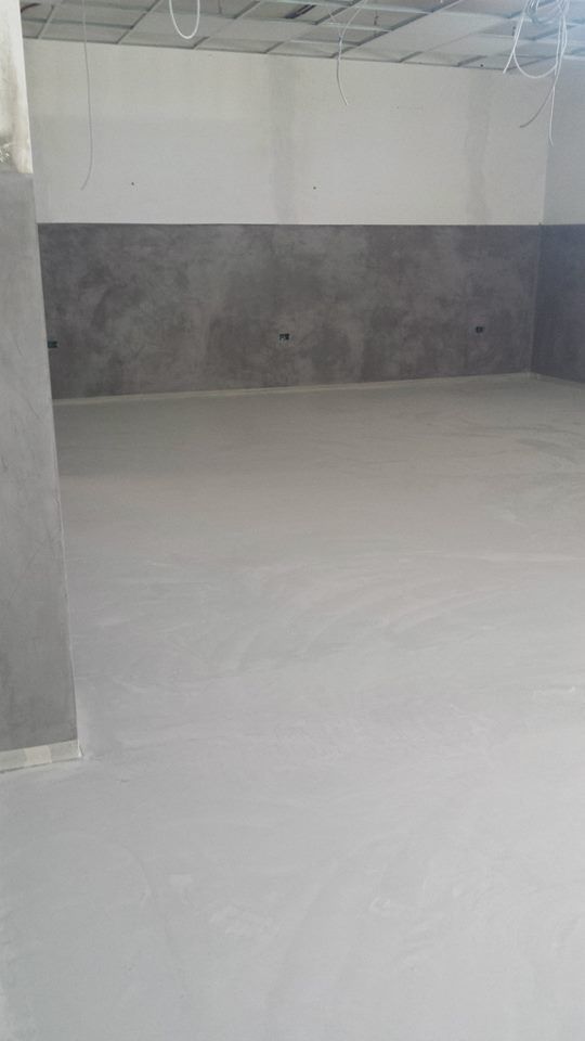 Superficie in resina e microcemento