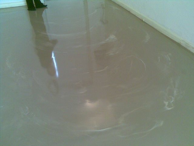 Superficie in resina e microcemento