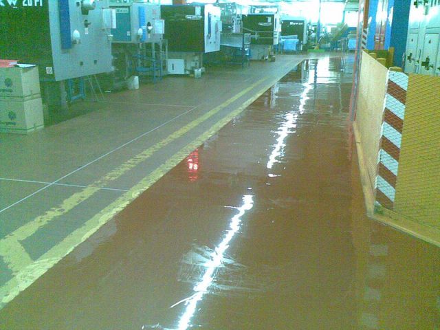 Superficie in resina e microcemento