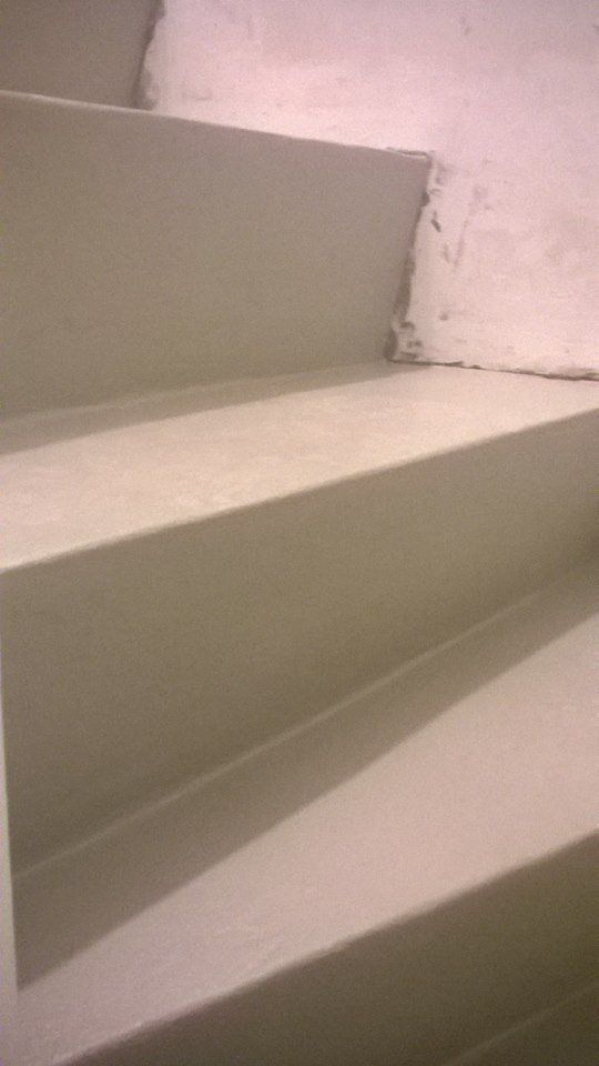 Superficie in resina e microcemento