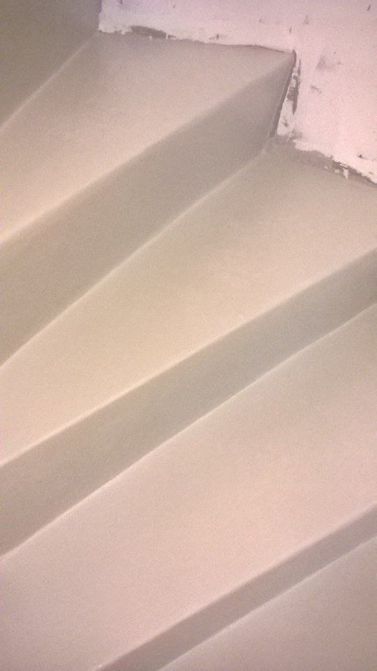 Superficie in resina e microcemento