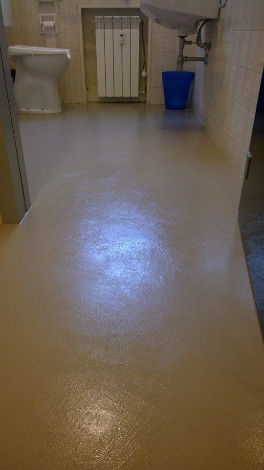 Superficie in resina e microcemento