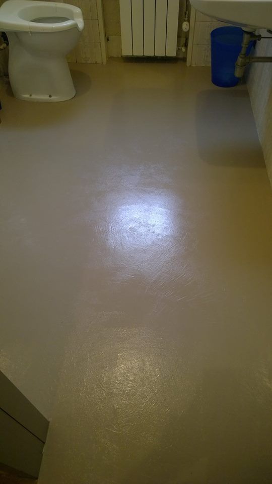 Superficie in resina e microcemento