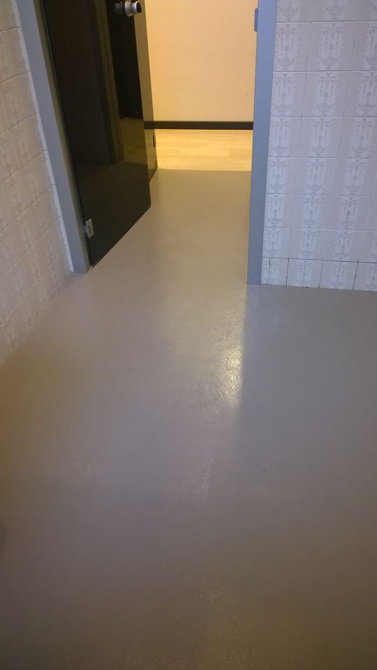 Superficie in resina e microcemento