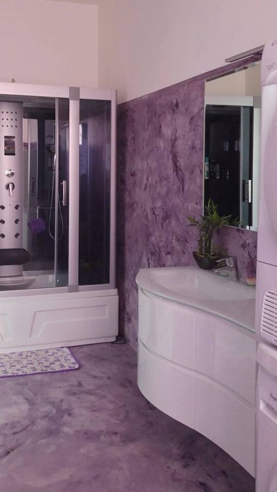 Superficie in resina e microcemento