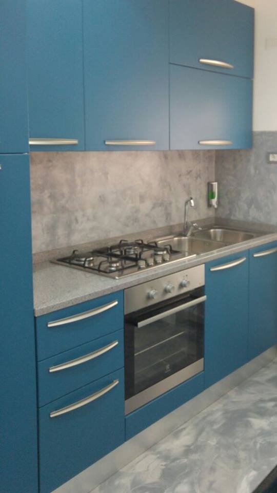 Superficie in resina e microcemento