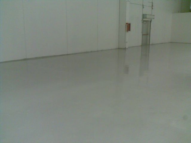 Superficie in resina e microcemento