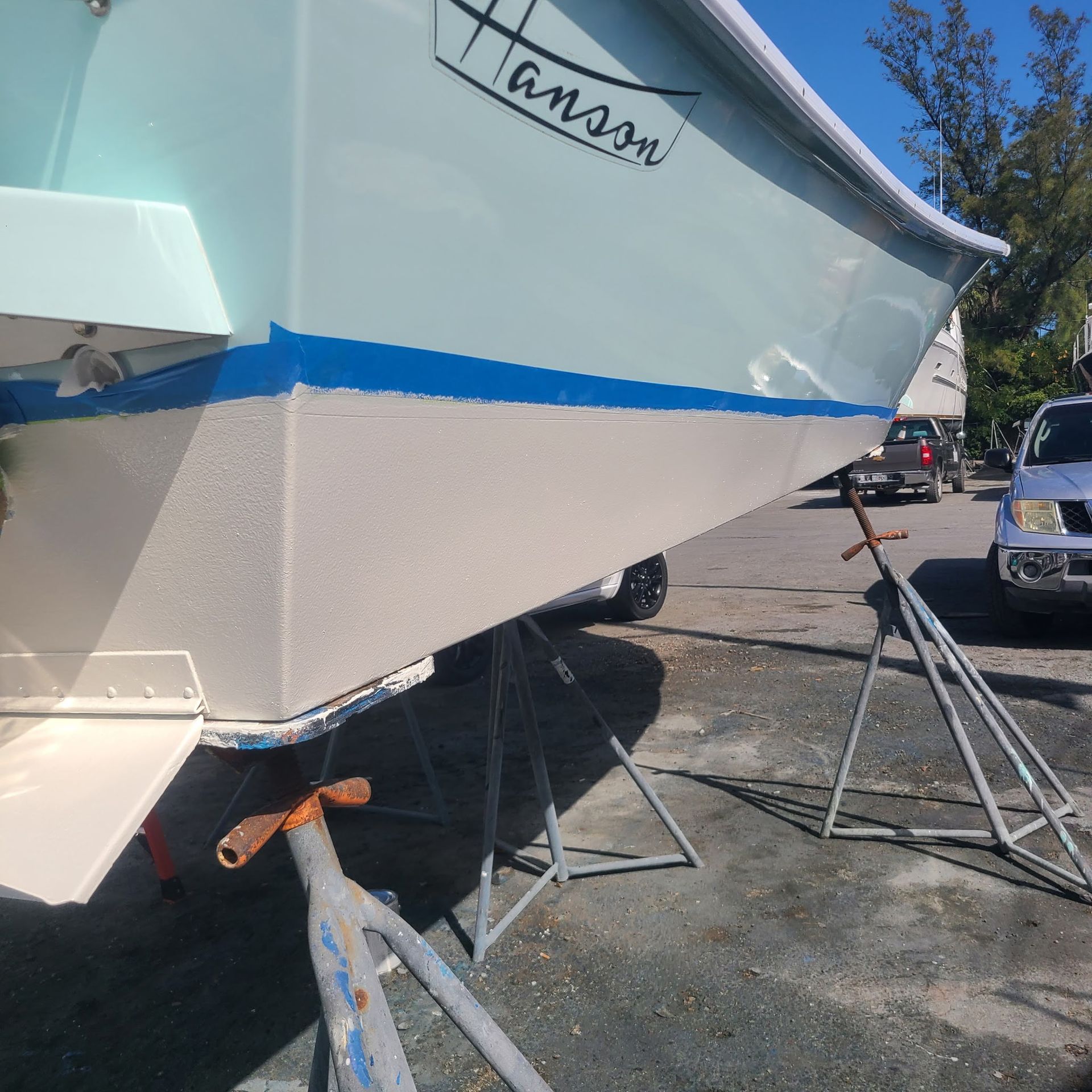 The name hanson is on the side of a boat