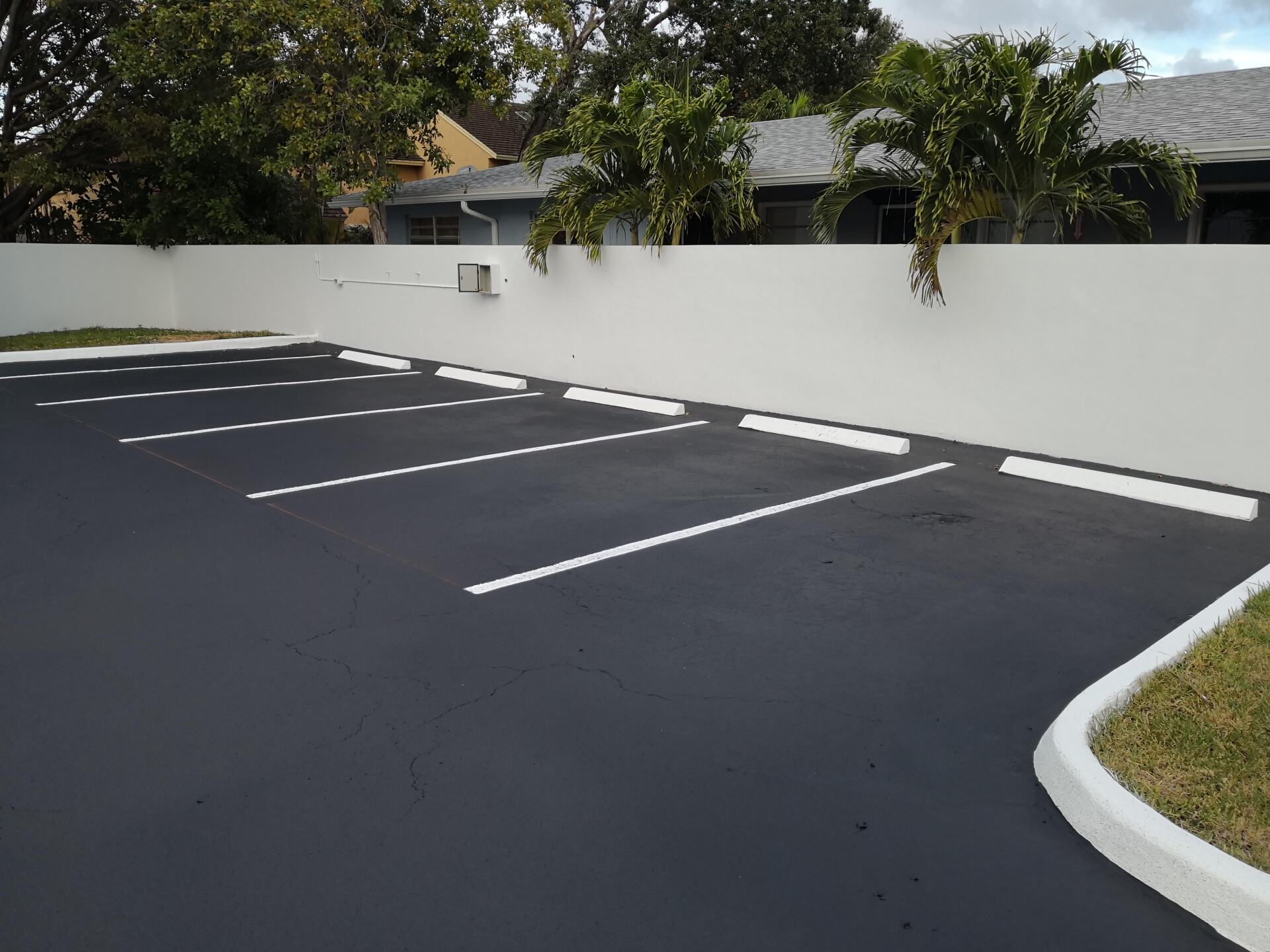 parking lot sealed and striped by Miami Asphalt Paving and Sealcoating pros