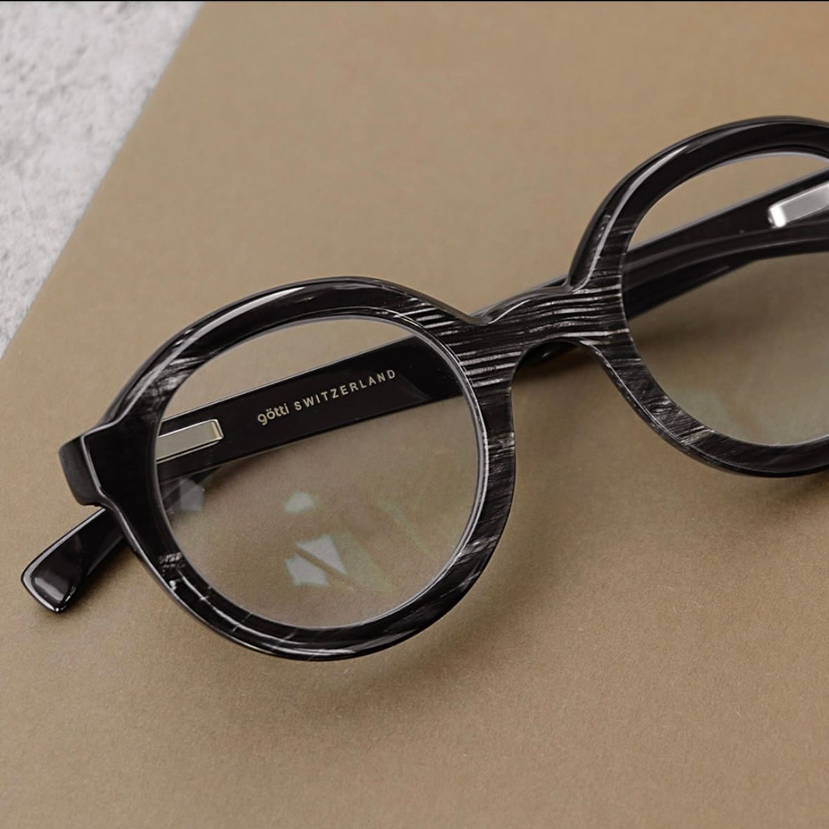 A slightly bolder 'horn' style