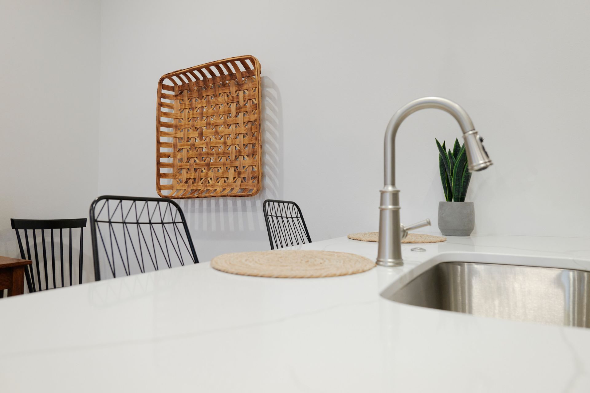 Kitchen Sink, Seats & Countertops at Three Story Coffee's Vacation Rental in Jefferson City, MO.