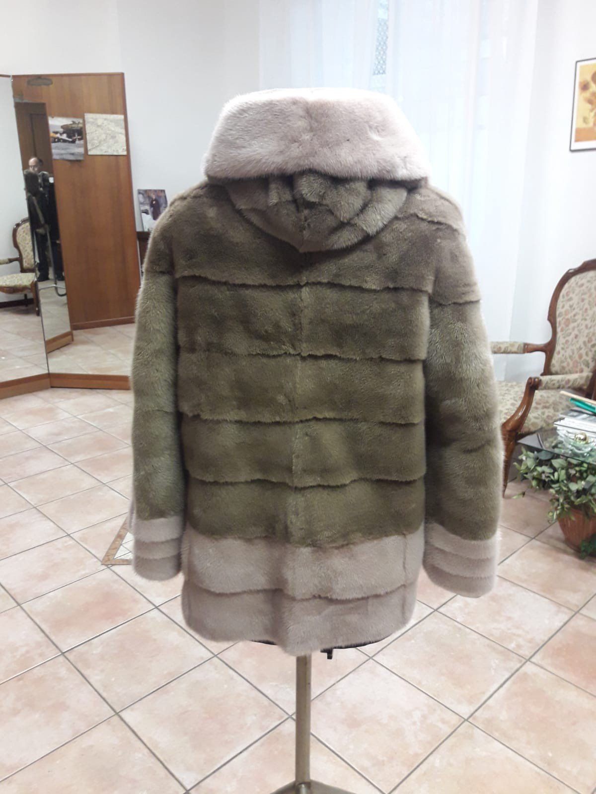 Visone con cappuccio in 2 colori retro