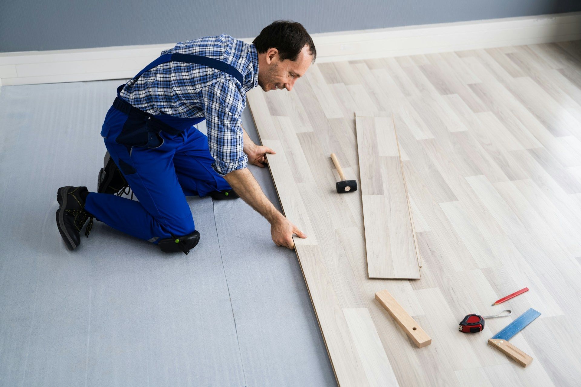 Vinyl Flooring Installer