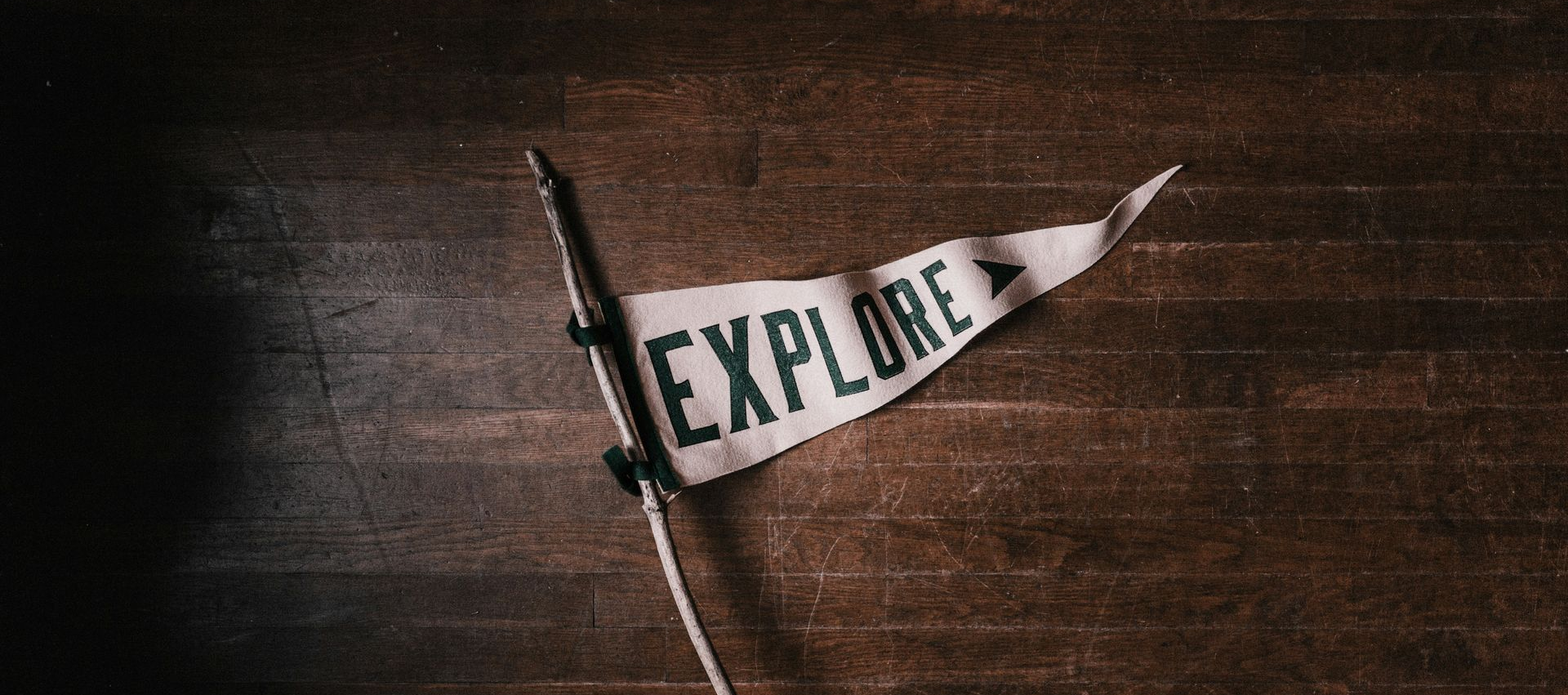 Vlag met Explore eropgeschreven