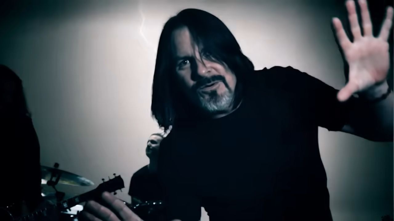 Tommy DeCarlo, vocalista associado ao Boston, morre aos 60 anos após luta contra câncer no cérebro