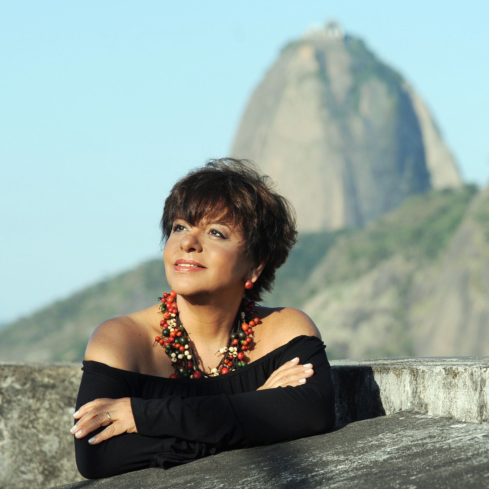 Eliane Salek celebra 50 anos de carreira com show especial em Ipanema