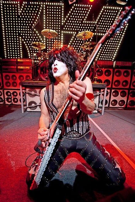 Kiss prepara show com avatares para 2027 e promete experiência imersiva “além da realidade”