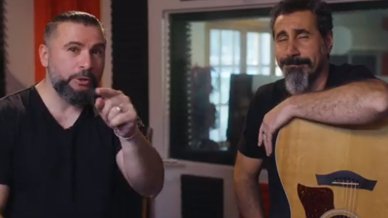Baterista do System Of A Down pede prisão de atriz com base em citação falsa