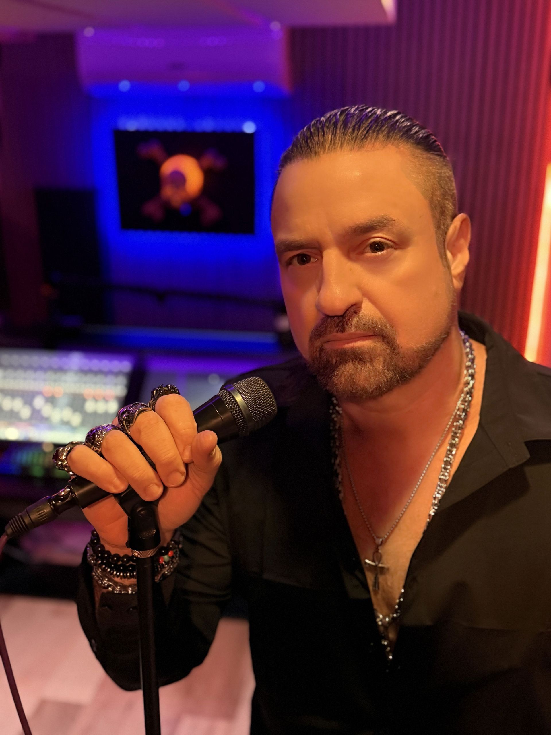 Russell Allen lança “Love Her Like I Do (Ava’s Song)” em homenagem à filha e à conscientização sobre