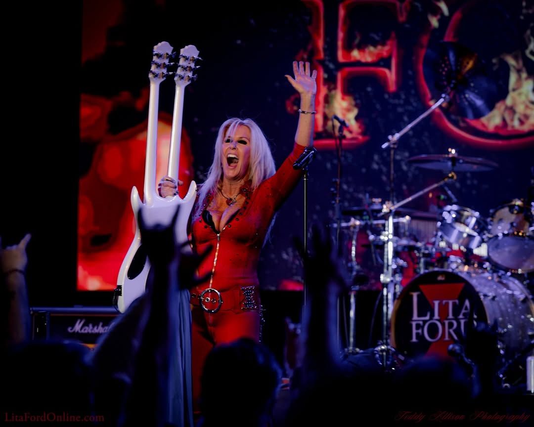 Lita Ford planeja lançar novo álbum no segundo semestre de 2026 e destaca colaborações com Doro e Je