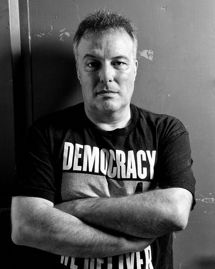Jello Biafra é hospitalizado após sofrer derrame e cancela agenda de shows