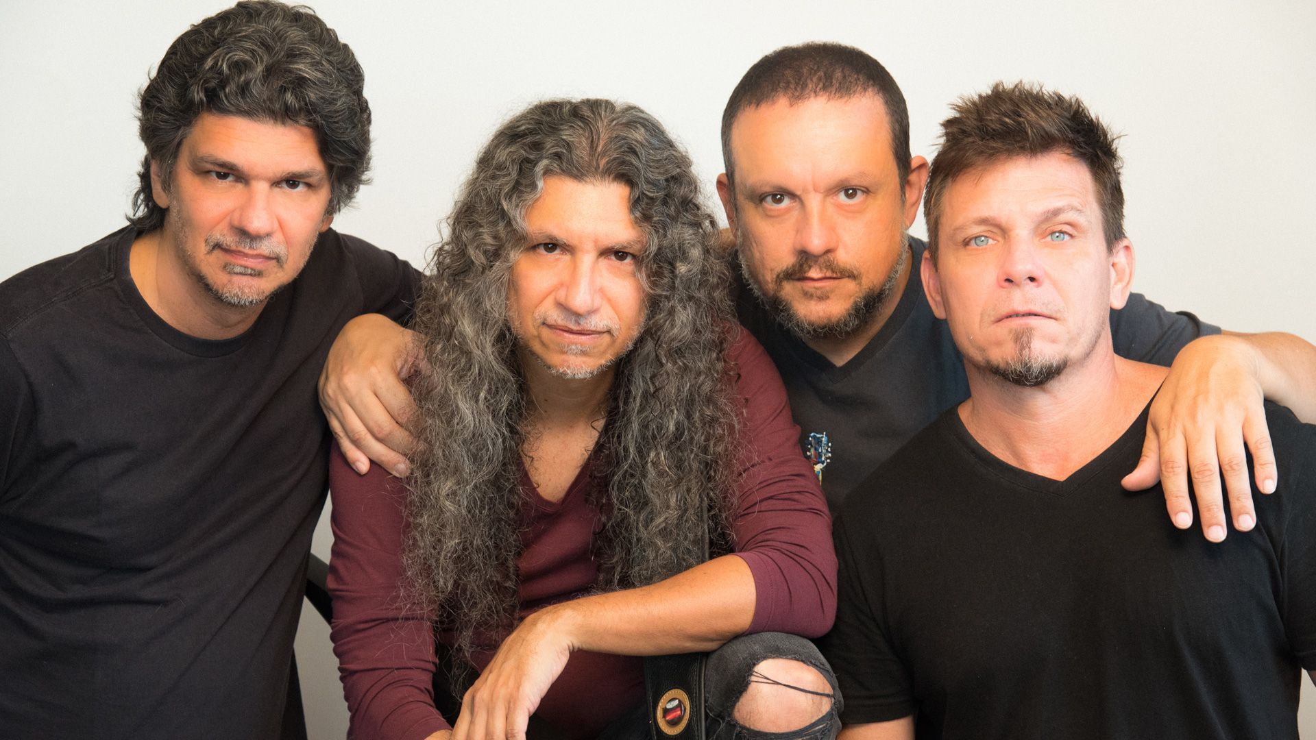 Taurus une forças com Prika Amaral no novo single 