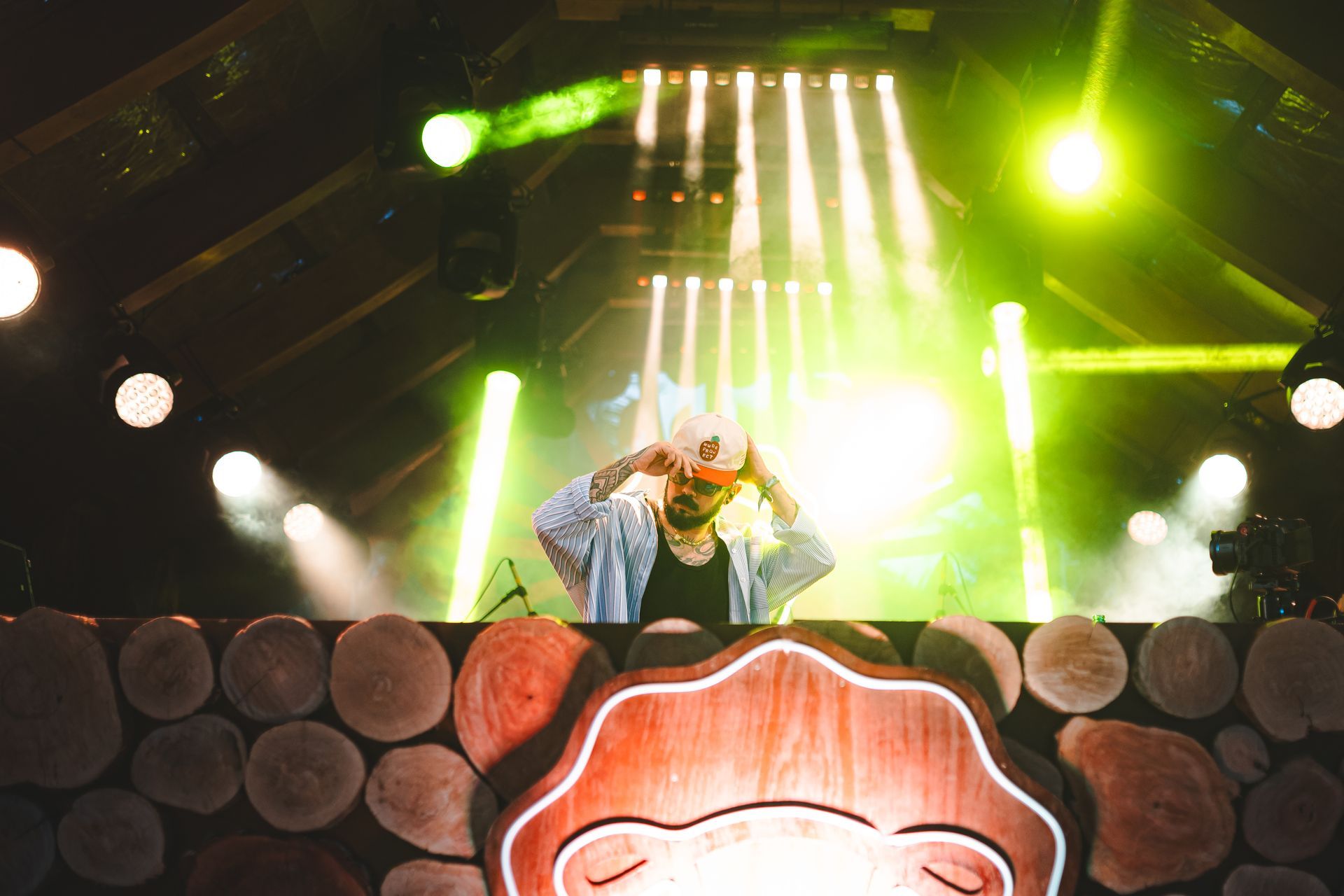 Infa Vermelho estreia projeto autoral com remix eletrônico de “Me Dê”, de Martins
