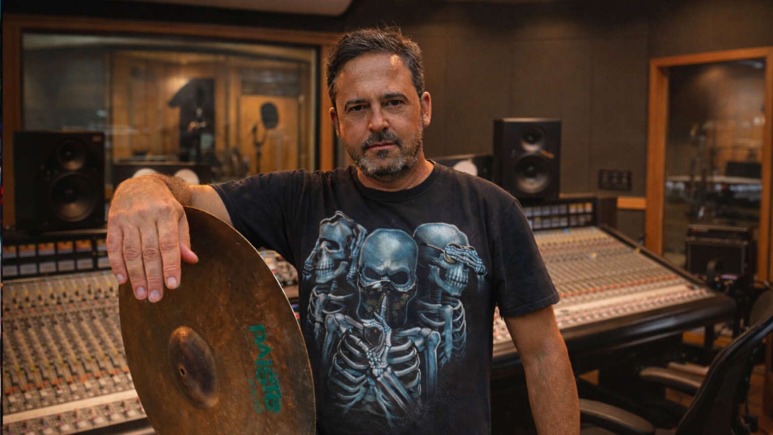 ZEBA estreia em carreira solo com New Old Ones