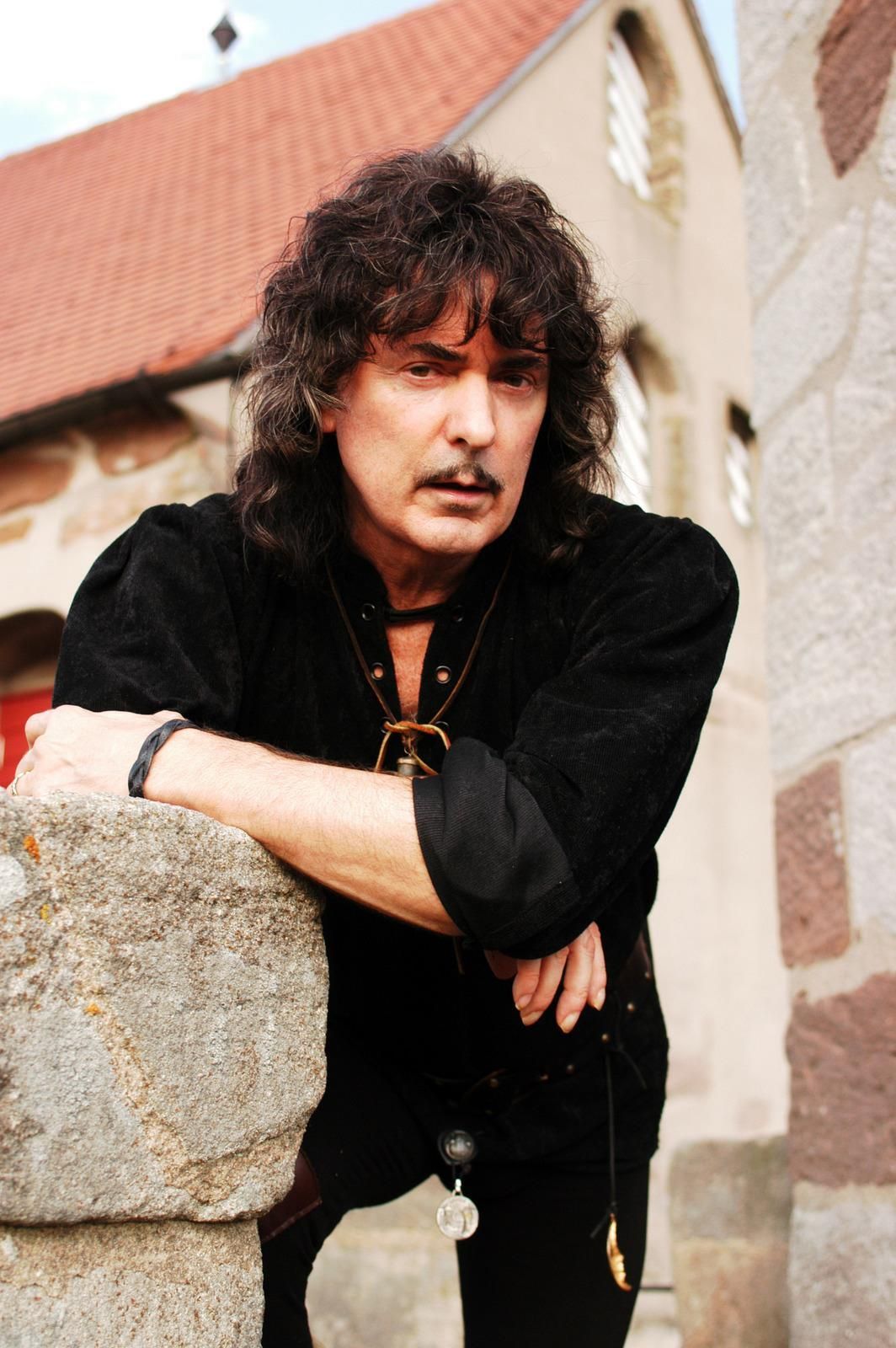 Ritchie Blackmore admite reduzir turnês: “É hora de começar a desacelerar”