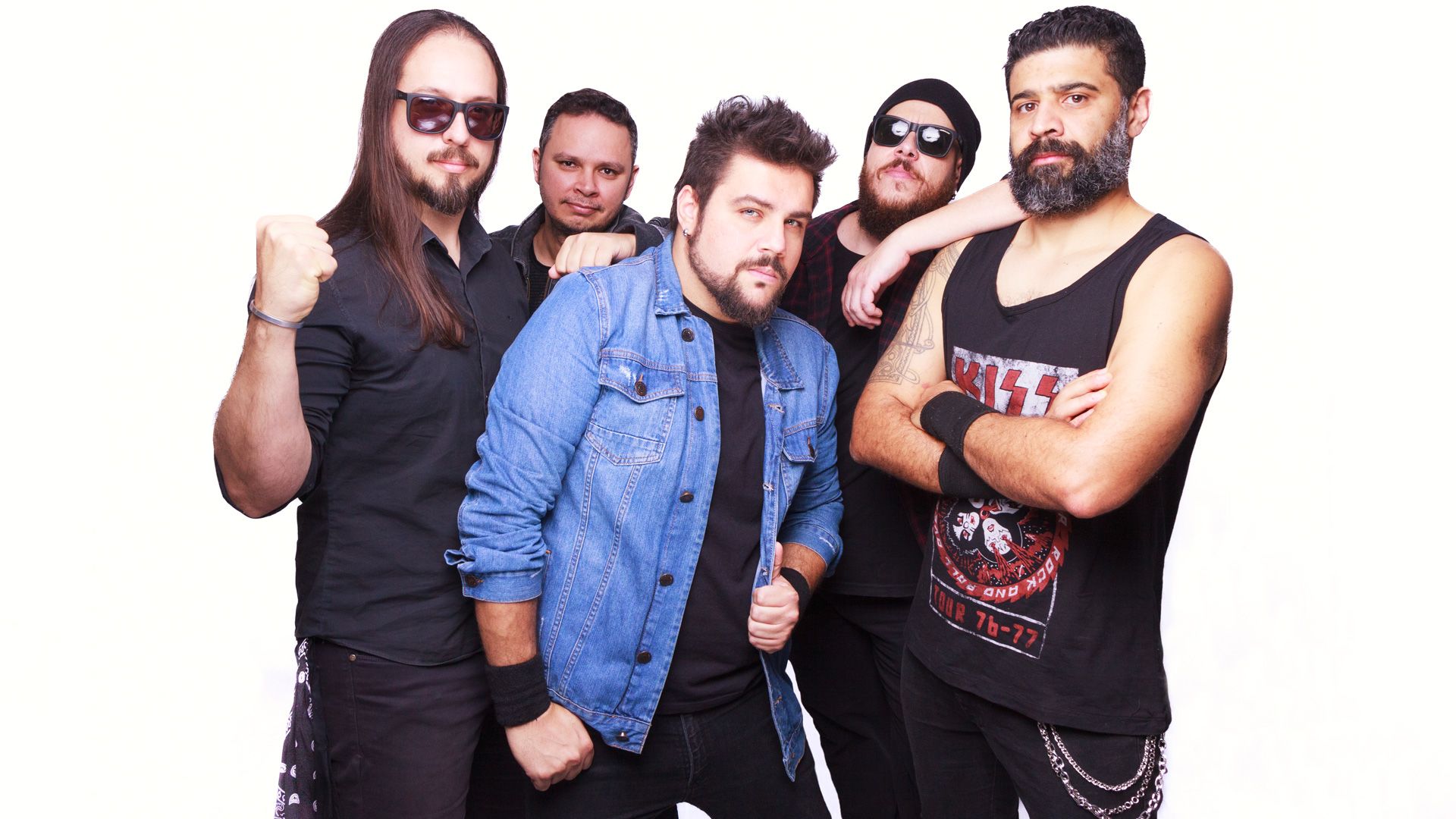 Chicken Rocket homenageia amigo em clipe de