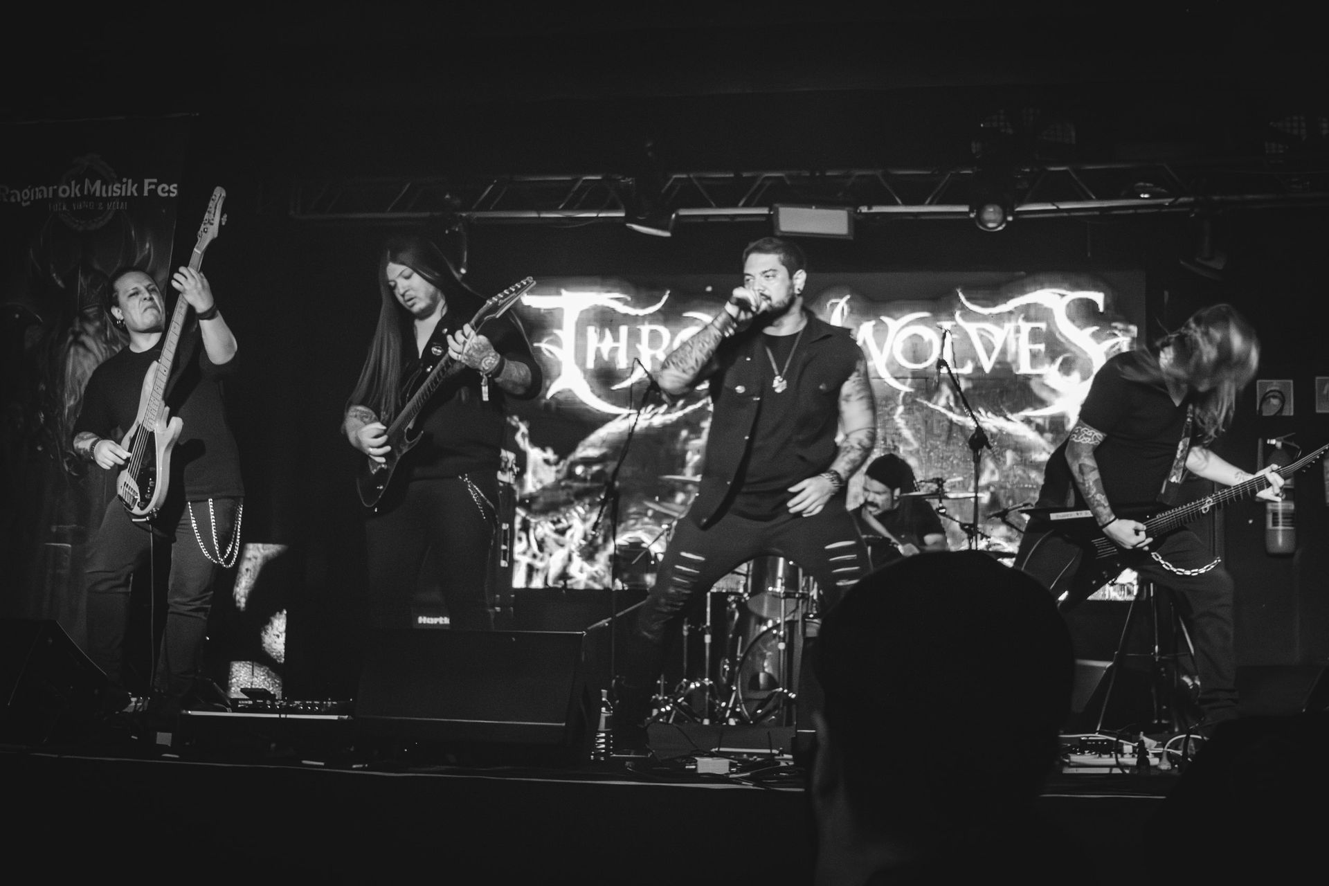 throw me to the wolves em SP