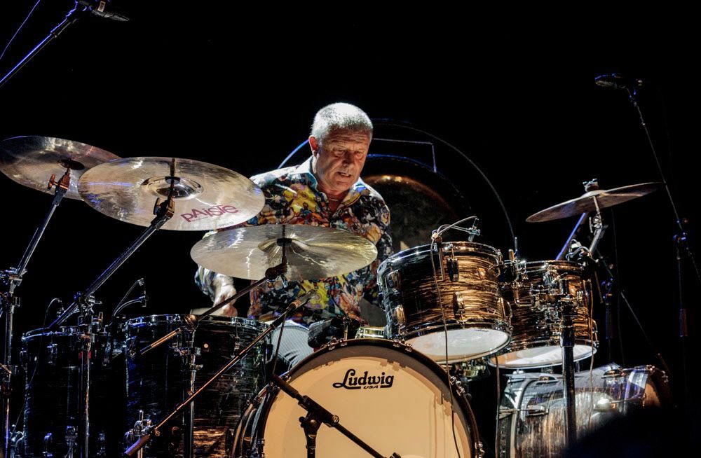 Falta uma semana para Carl Palmer recriar clássicos do Emerson, Lake & Palmer em São Paulo
