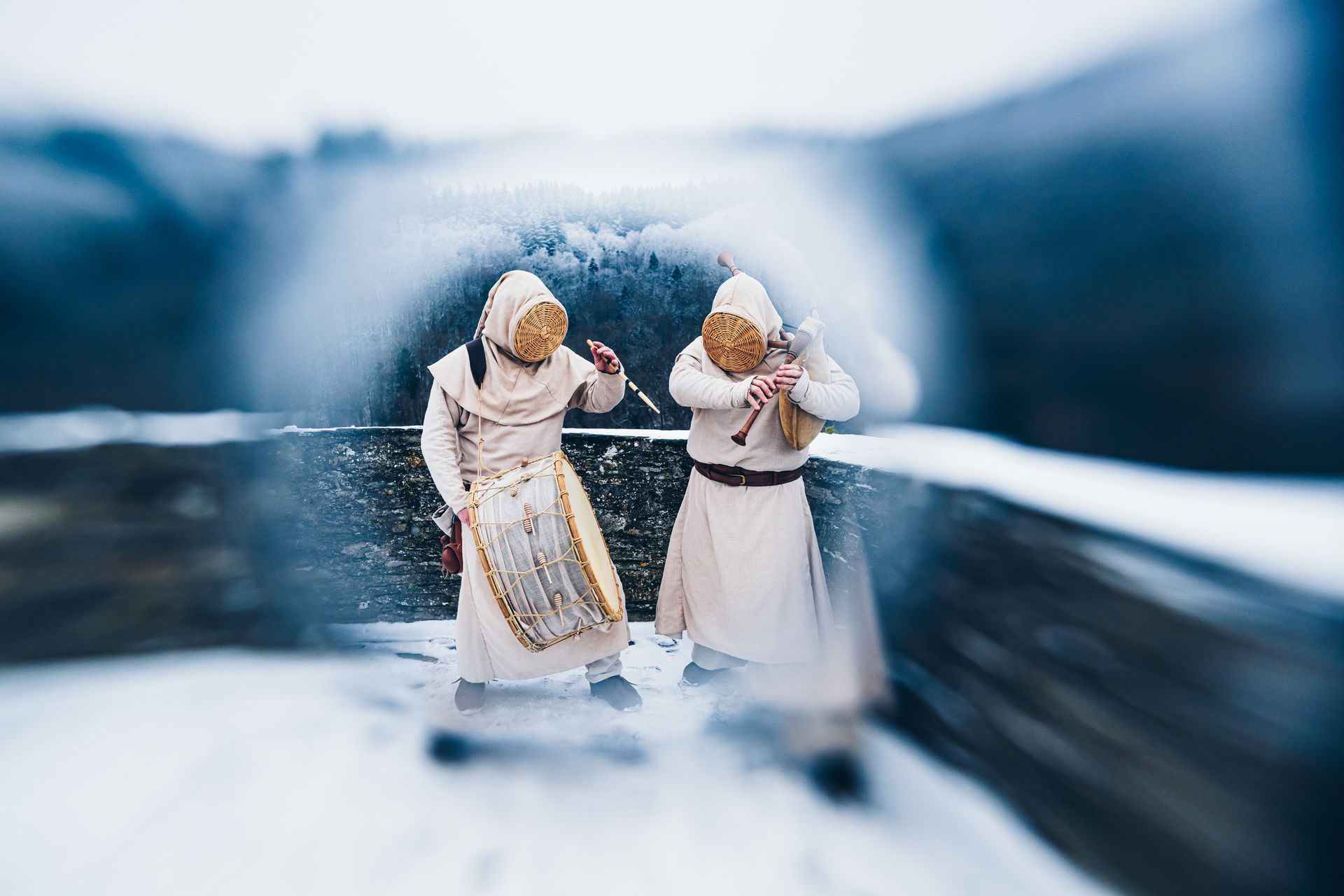 Tabernis lança “Apes Saltis” e se aproxima do debut “Seasons of the Dark Hive”